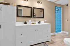 Pine Terrace Bathroom 23
