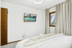 VALLEY VIEW BEDROOM 1